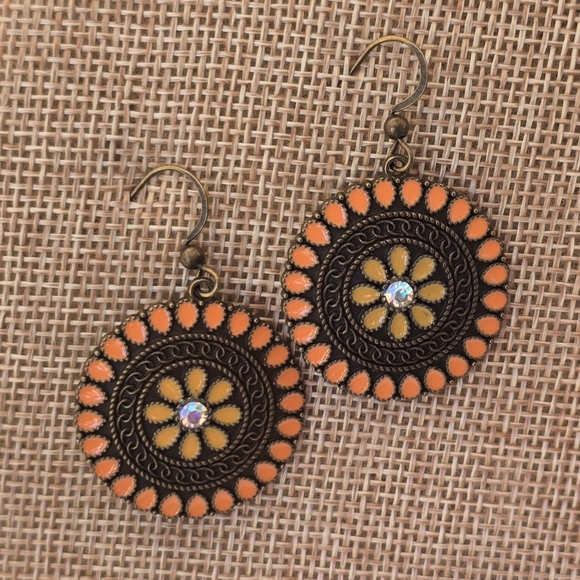 🌸 Flower 🌼 Medallion Dangle Earrings - Picture 3 of 7